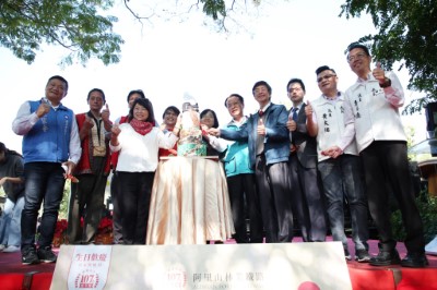 貴賓齊聚切蛋糕祝賀阿里山林鐵通車107年周年