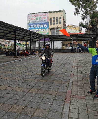 2_騎乘機車測考情形