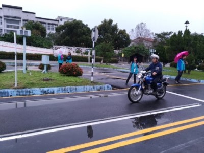 術科測驗-實地騎乘循環檔機車騎乘循環檔機車