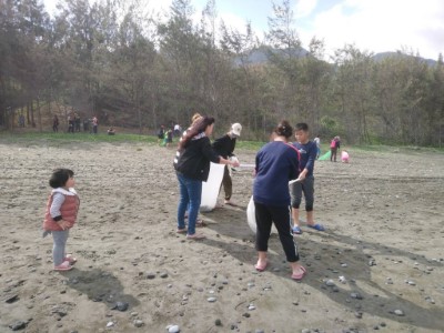 環島守護保安林 「光陽」協「歷」淨灘植樹一起來 淨灘身影