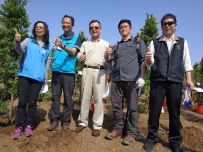 屏東林管處張偉顗處長(左二)、澎湖縣長等貴賓共同合影