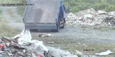 即時監控影像記錄下不法傾倒廢棄物影像