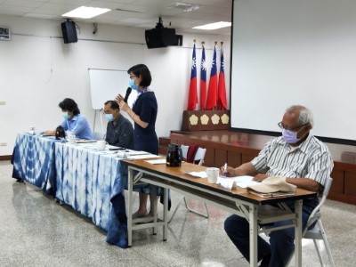 花蓮林管處29日召開「109年度原住民族資源共同管理會」，邀請原住民各族代表及專家學者，圖左至右為東華大學教授戴興盛、浦忠成、林管處副處長王怡靖、東華大學教授童春發。