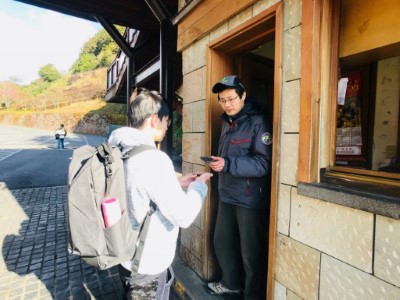 持手機QRCode至驗票口即可由工作人員掃瞄入園