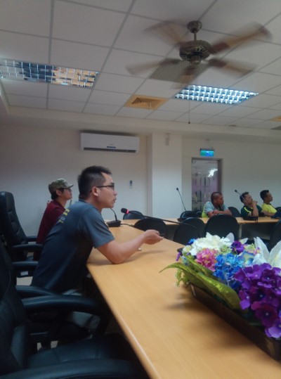 講師陳建忠及朱泰樹解說手機地圖使用說明