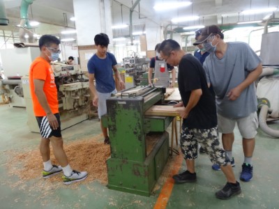 平鉋作業