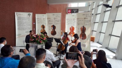 音樂家於表演前小試短曲IMG_6983