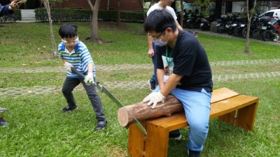 練習如何安全使用木工工具