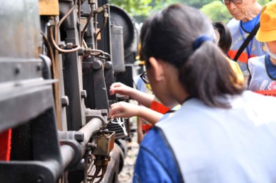 近距離觀察蒸汽火車