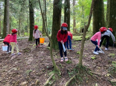 香林國小學童一同參與淨山活動