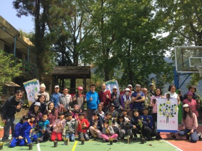 2020年新竹林區管理處竹東工作站深入原鄉，結合新竹縣五峰鄉花園國小竹林分校辦理校園植樹及愛林護林宣導(照片提供/新竹林區管理處)