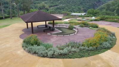 花見知本百草園