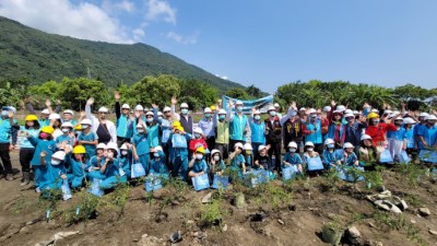 「河你在一起」植樹護樹活動合影