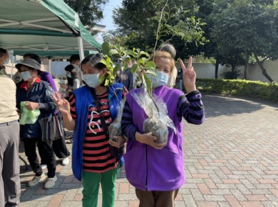 南華工作站贈苗活動