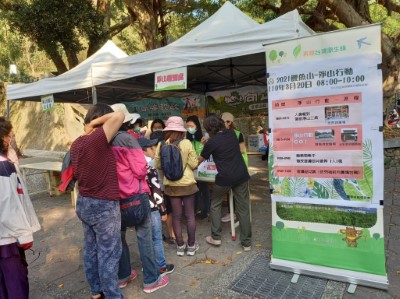 今日上午8時林管處在鯉魚山辦理淨山活動，許多民眾一早就來忠烈祠廣場及好漢坡步道入口2處集合點集合報到