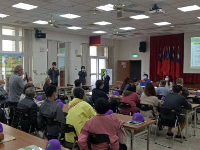 民眾於濫墾地續辦清理說明會提問申請規定