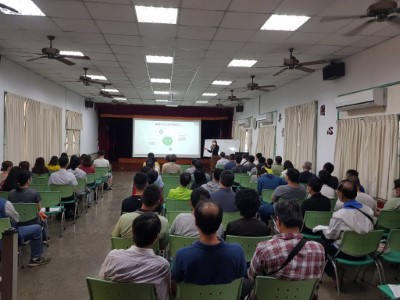 由主講人陳懷珏專員進行企業誠信宣導，期盼結合民間打造廉潔社會