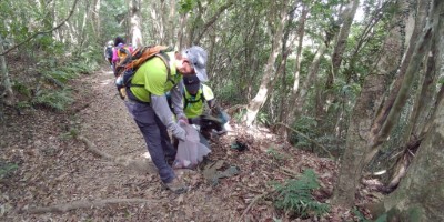 110年4月21日國家森林志工於浸水營古道沿途撿拾垃圾淨山活動
