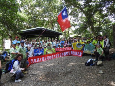 110年4月21日臺東林區管理處與屏東林區管理處號召兩處同仁及林務局國家森林志工近百人共同參與浸水營古道聯合淨山活動浸水營淨山活動_210422