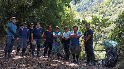 獸醫師協同保七總隊第九大隊、卓溪高山協作及玉山國家公園人員等一行9人前往現勘。