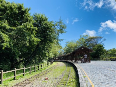 藍天與森林相稱下靜謐的對高岳車站