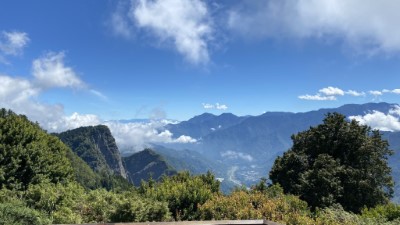 林管處提醒遊客，微解封後至戶外遊憩，請務必配合落實防疫措施，保護自己也保護他人，才能安全又愉快享受大自然的美好