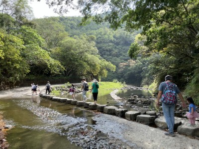 雙流涉水區是觀察水生生物最佳的親水場域-吳欣瑾攝