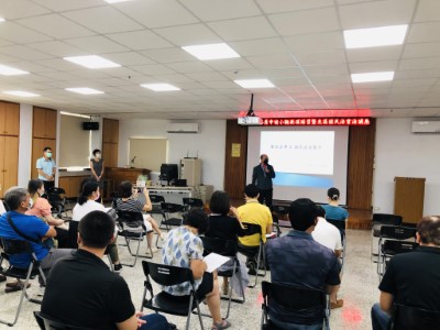 臺東林區管理處吳昌祐處長為來自臺東地區農委會所屬各單位的參與同仁們介紹今日之講師