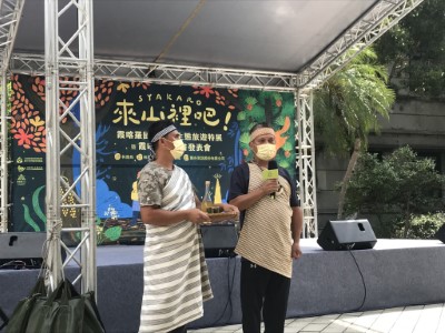 泰雅族葉正華長老進行祈福儀式