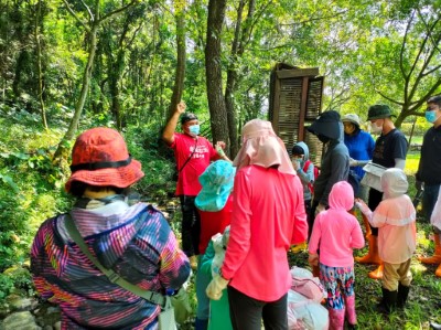 由部落講師講解適合上山狩獵時機及事前準備的重要性