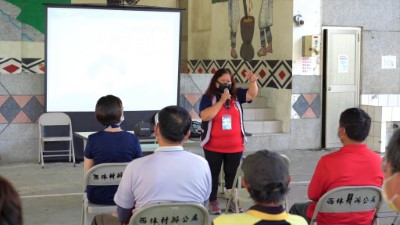 西林村長王依美(站立紅衣)期許部落族人提升防災觀念與意識