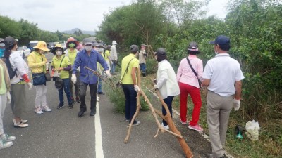 參與民眾們協力移除銀合歡