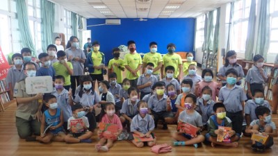 屏東林管處恆春工作站同仁與鵝鑾分校師生大合照