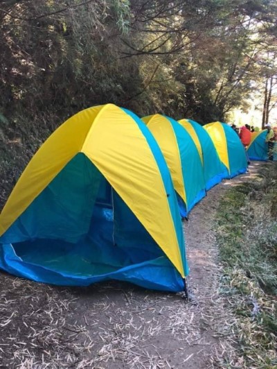 天池廚房於步道上搭設帳篷營利