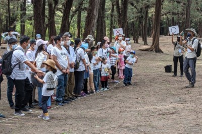 群創光電與睿生光電企業員工及家屬一起透過OX問答小遊戲認識漁光保安林的功能與環境