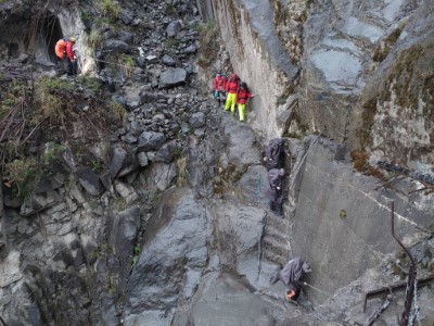 因山友回報里程標，讓搜救人員能確認位置儘速前往救援
