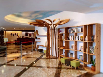 臺東林管處今年與3家策略聯盟飯店─東台溫泉飯店、知本老爺酒店與金聯世紀酒店合作，依各飯店大廳空間、運用國產材分別設計了「閱森」、「品森」、「遊森」三個國產材商品專區與疊疊樂遊具等