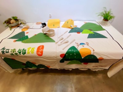 臺東林管處今年與3家策略聯盟飯店─東台溫泉飯店、知本老爺酒店與金聯世紀酒店合作，依各飯店大廳空間、運用國產材分別設計了「閱森」、「品森」、「遊森」三個國產材商品專區與疊疊樂遊具等，讓遊客體驗國產材的多