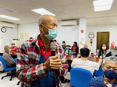 林農張先生提問林下經濟養蜂議題