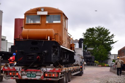 11403-1放至拖板車上