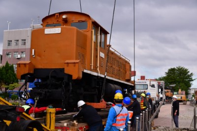 11403-5吊掛至拖板車上-1