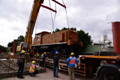 11403-5吊掛至拖板車上-2