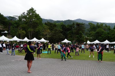 表演團體與民眾互動