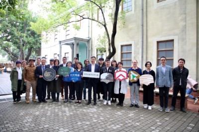林華慶局長、黃敏惠市長、各設計專案設計師，以及與會貴賓一同合影