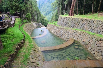 多種造型固床工用以調整流心防止大雨溪水溢流