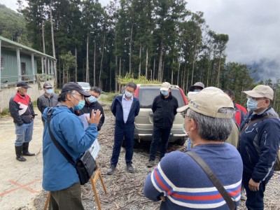 邀請當地代表、村鄰長及生態工程專家學者辦理紅石林道改善工程設計審查