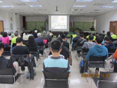 鍾育達小隊長介紹偵查作為及合法的蒐集微物跡證