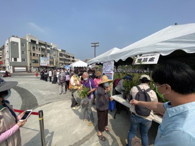 一早即有許多民眾到場排隊參與活動