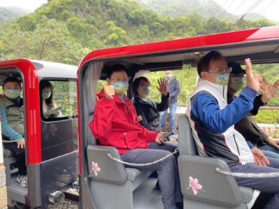 兩列新台車今天首航2