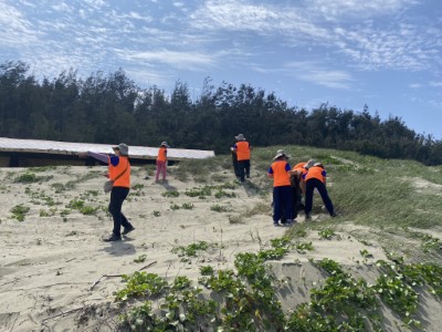 世界地球日北門在地學童透過淨灘行動響應環保